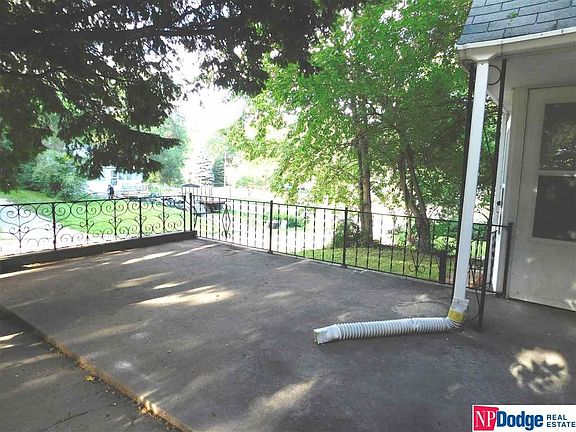 2nd image of 4715 Parker St
