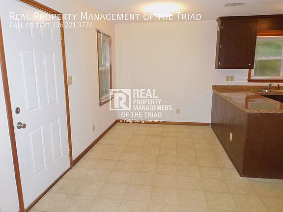 4th image of 2501 Olde Oaks Ln #A