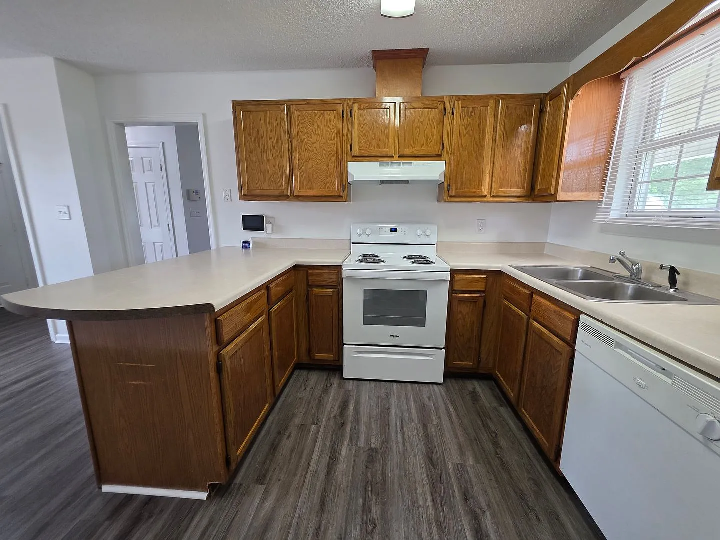 Freshly Updated 4-Bedroom Home on a Spacious Corner Lot in Horse Creek Farms — Photo 4