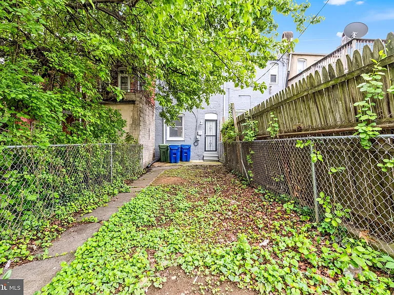 2516 W Pratt St — Photo 27
