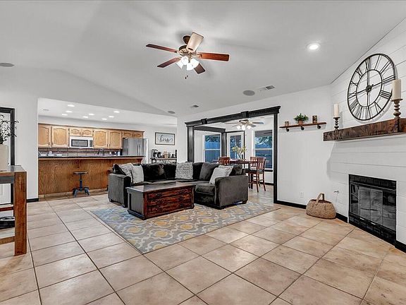 5th image of 1031 N Crenshaw Court