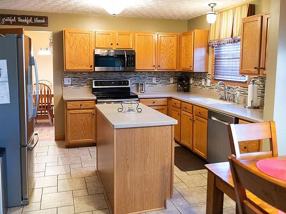 3rd image of 2816 Griffin Dr
