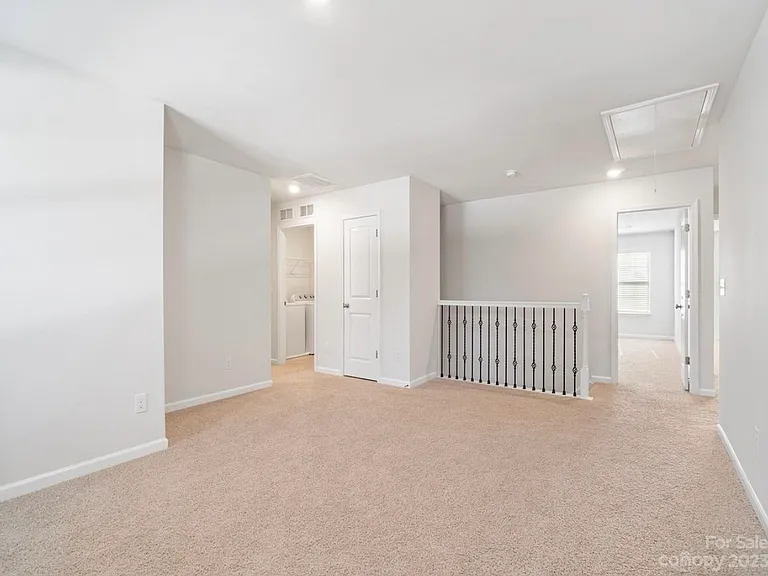 2132 Highland Knoll Dr — Photo 8