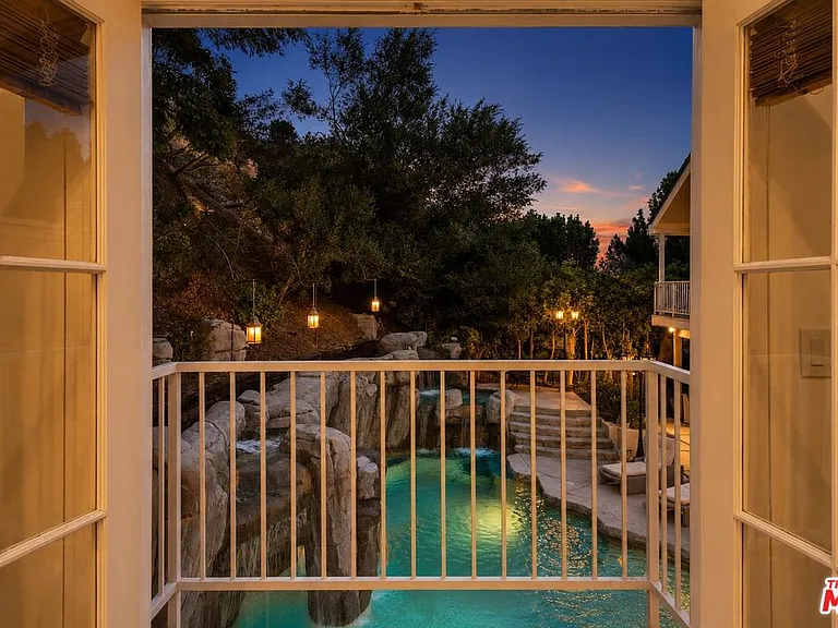1174 Coldwater Canyon Dr — Photo 19