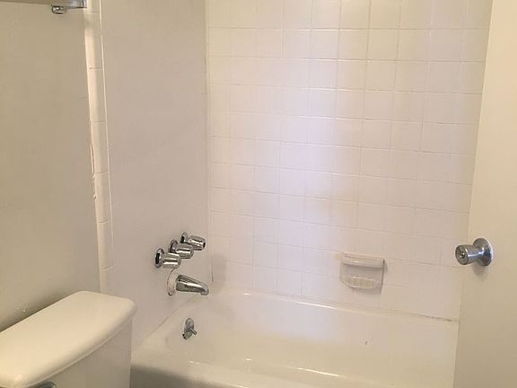 3rd image of 1105 Clayton Ln APT 217