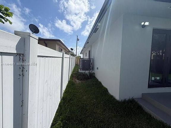 4th image of 644 NW 6th Ct