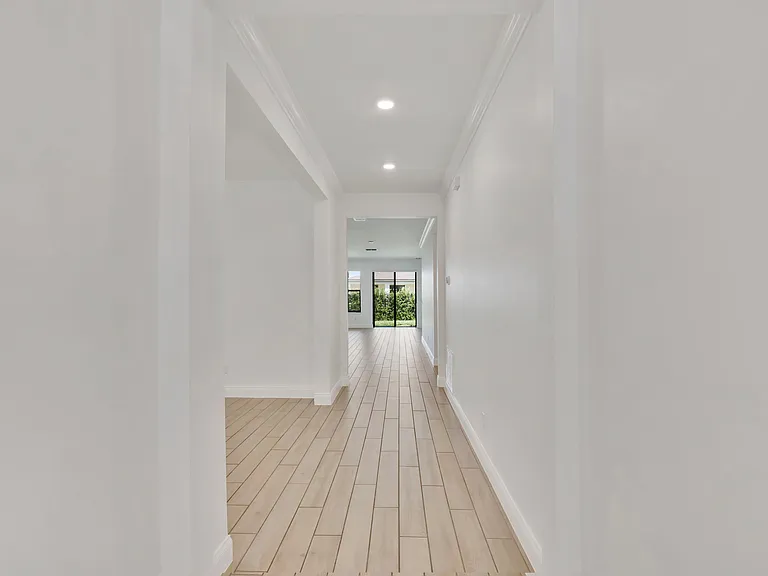 8318 Vivaro Isle Way — Photo 11