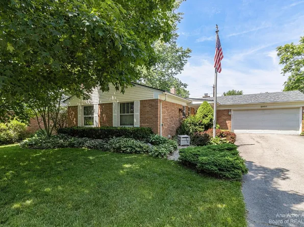 2931 Pebble Creek Rd, Ann Arbor, MI 48108
