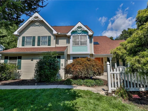3757 Crest View Dr, Allentown, PA 18103