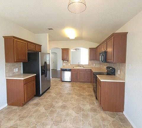 5th image of 2544 Fayette Dr