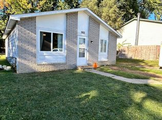 3922 Elmhurst Rd, Waterford, MI 48328