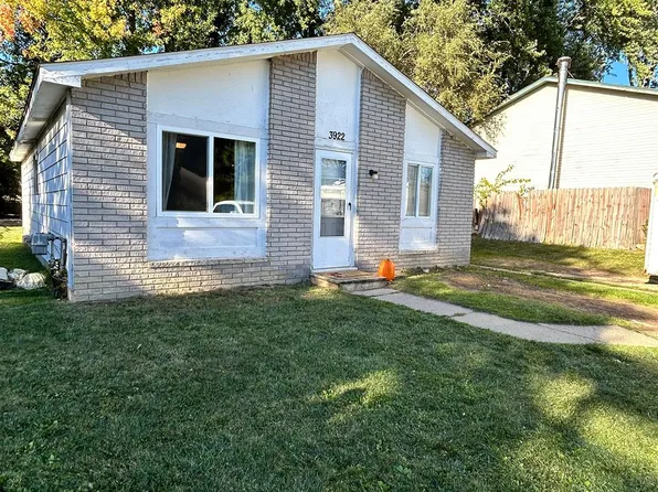 3922 Elmhurst Rd, Waterford, MI 48328