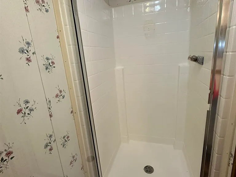142B Roy St — Photo 10