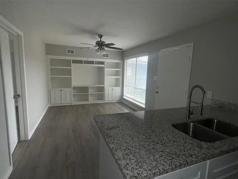 1660 Richmond Ave #12 — Photo 6