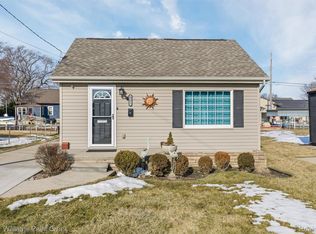 22417 Maple St, Saint Clair Shores, MI 48081