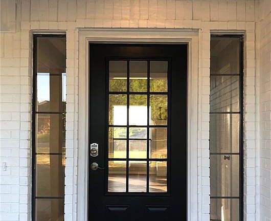 3rd image of 407 Augusta Cir