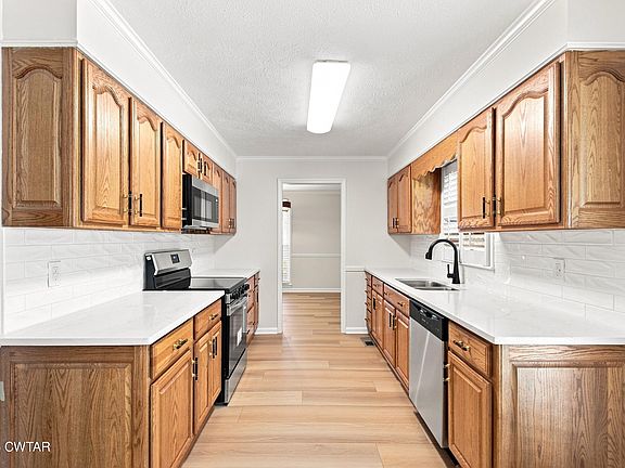 3rd image of 232 Chickering Rd