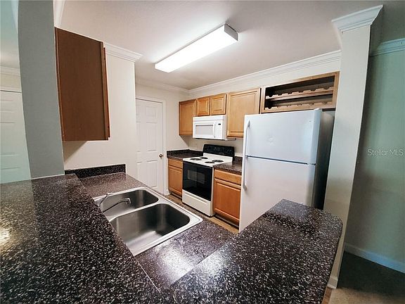 3rd image of 18187 18187 Sterling Gate Cir #18187
