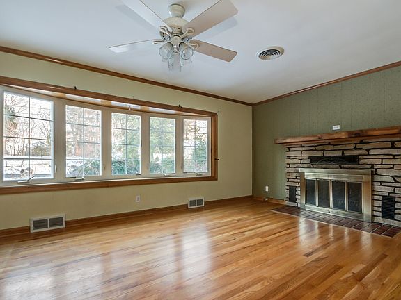 4th image of 525 Victory Ave