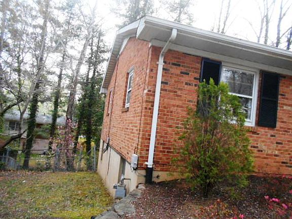3rd image of 316 Rosemary Ln