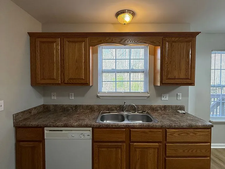 1043 Hogan Rd — Photo 8