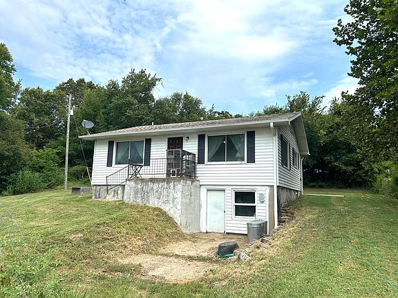 3rd image of 1041 Cameron Lane