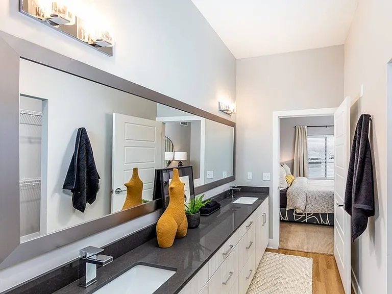 C1 Main Bathroom