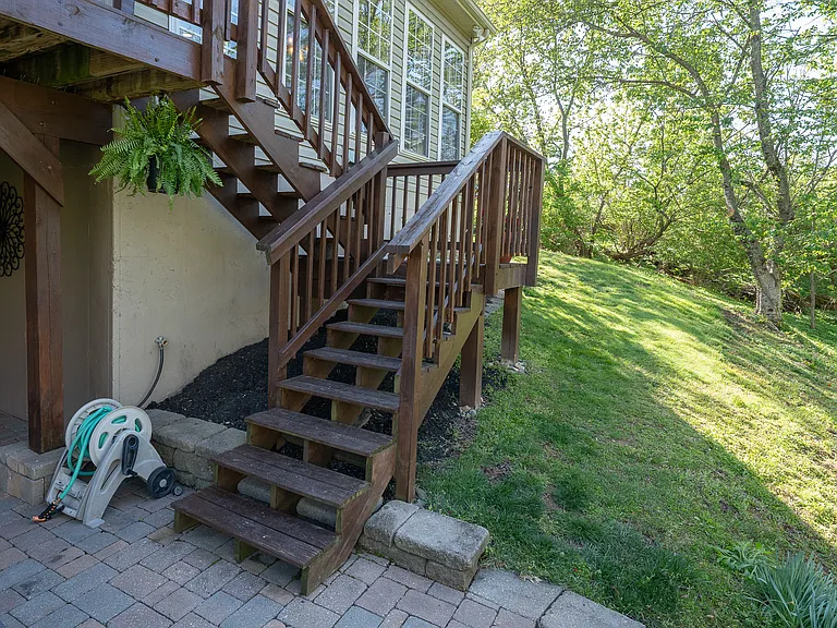 903 Maplewood Dr — Photo 34