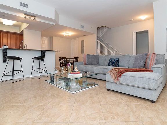 5th image of 2625 NE 14th Avenue #104