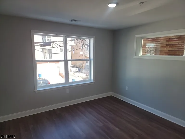 122 Rose Ter — Photo 3