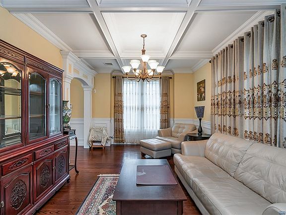 5th image of 40 Glenwood Ave