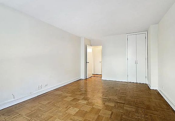 4th image of 200 E 71st St APT 12G