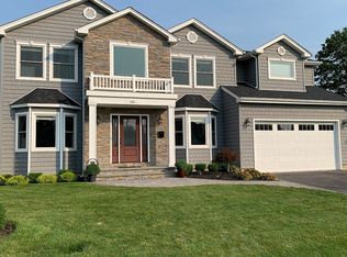 25 London Rd, Syosset, NY 11791