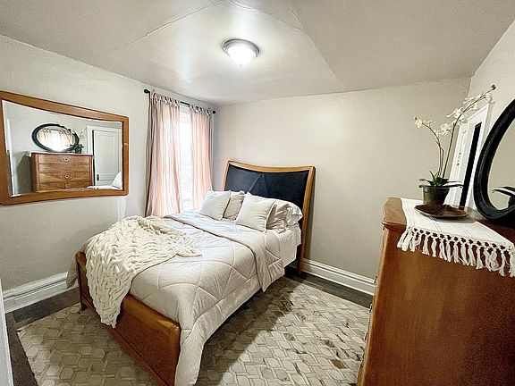3rd image of 4002 Tholozan Ave APT B