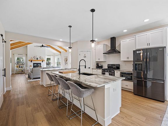 3rd image of 278 Rivers Edge Dr.