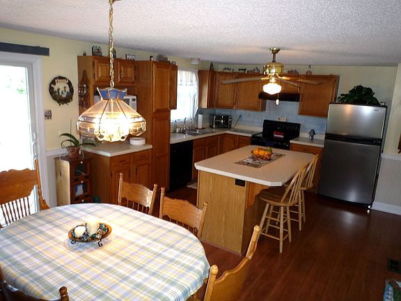 4th image of 213 Oak Dr