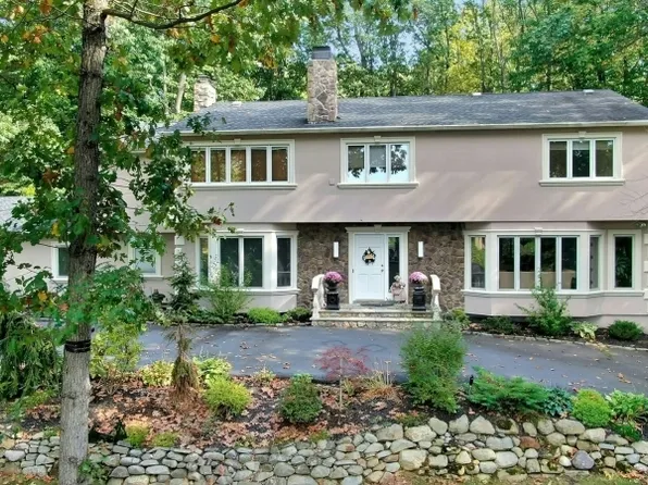 17 Sycamore Dr, Woodcliff Lake Boro, NJ 07677