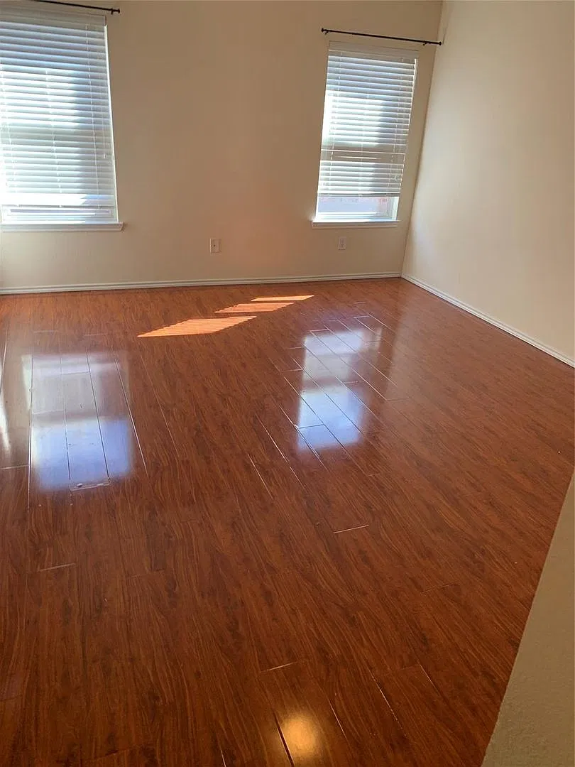 1417 Sleepy Hollow — Photo 1