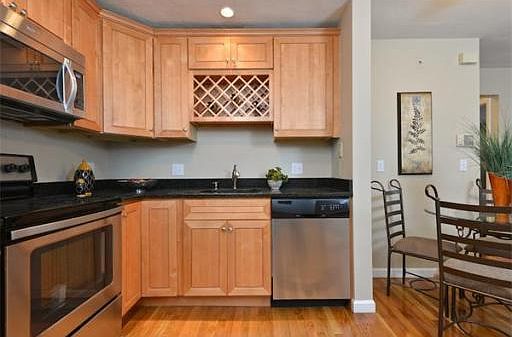 5th image of 8R Riverside St #13