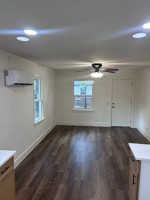 2 bed, 576 sqft, $1,100 — Photo 2