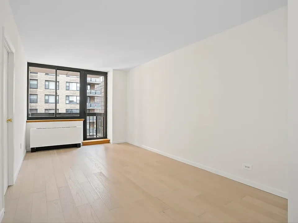 250 E 40th St #9D
