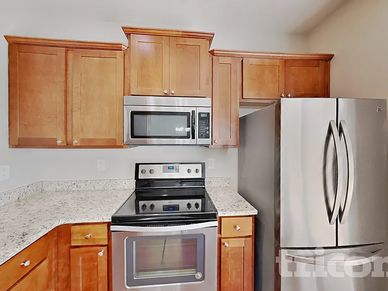 305 Woodfern Ct — Photo 5