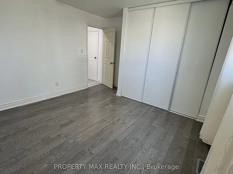 30 Glenabbey Dr #BASEMENT — Photo 11