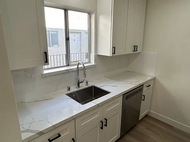 2760 Melendy — Photo 3