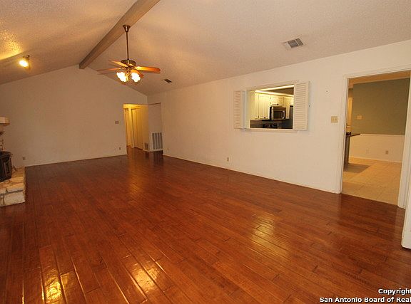 5th image of 2718 Roundleaf Ct