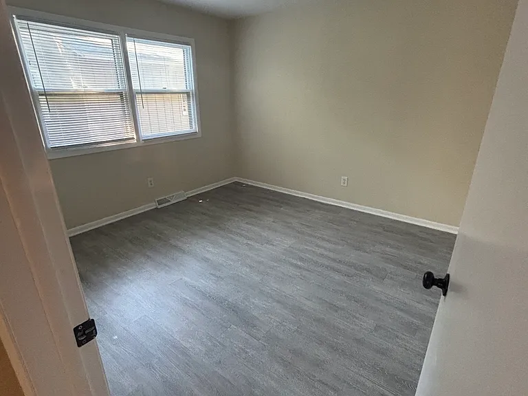 2462 Woodcliff Ave SE — Photo 4