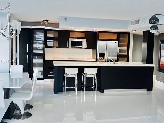 4th image of 2555 Collins Ave APT 1912