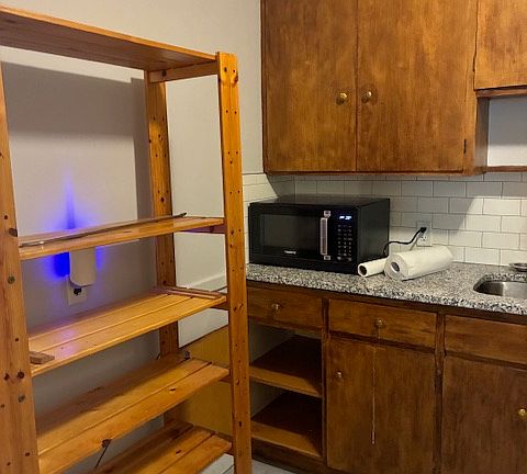 3rd image of 1065 Beacon St APT 5