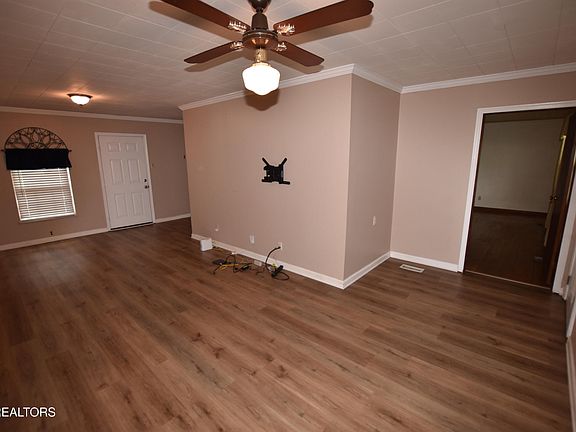 2nd image of 3108 Gladstone Ln