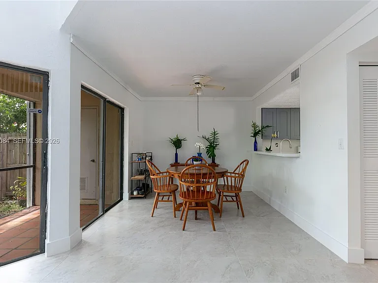 2513 San Remo Cir #2513 — Photo 9